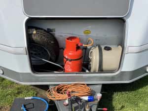 Rulota Hymer Eriba Nova 2000 Izolatie superioar Pual 2 zone pat francez Boiler gaz Acumulator Rezervor intern extern stare perfecta — miniatura 8