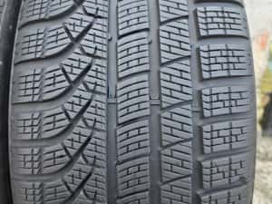 Vând o anvelope de iarna pirelli 245 40 20  dot 3824