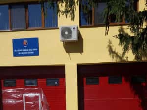 uși  de garaj rezidențiale cu cu ușa incadrata — miniatura 2