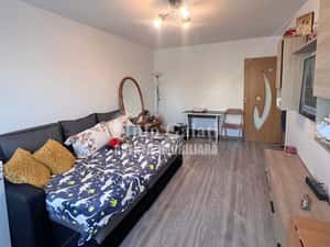 Apartament decomandat cu 3 camere | Micro 16 | Etaj 3 |
