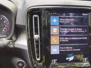 Volvo XC40 163 CP Automată - 75.263 km - Alb — miniatura 2