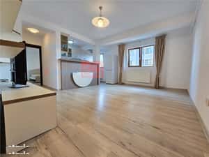 Pret redus!! Centru Palas: apartament 3 camere, gata de mutat