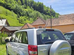 Suzuki Grand Vitara 2.0 Benzina + SET ROTI IARNA CADOU — miniatura 4