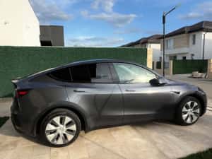 Tesla Model Y — miniatura 2