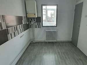 Apartament 2 camere etaj 1 balcon inchis pe Semaforului
