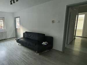 Apartament 2 camere etaj 1 balcon inchis pe Semaforului — miniatura 4
