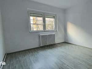 Apartament 2 camere etaj 1 balcon inchis pe Semaforului — miniatura 6