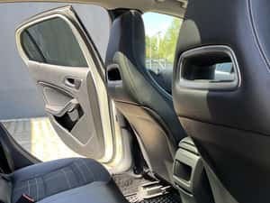 Mercedes-Benz GLA 180 - 16.400 EUR — miniatura 4