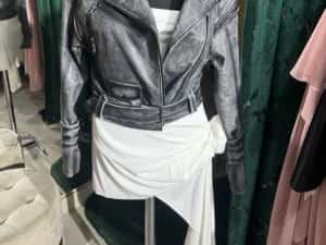 Vand geaca de piele naturala cu maneci detasabile la 800 lei — miniatura 7