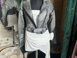 Vand geaca de piele naturala cu maneci detasabile la 800 lei — miniatura 8