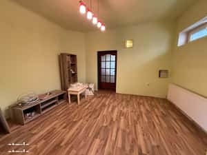 Apartament la curte comuna, 2 camere, 48 mp utili si teren comun 550 m — miniatura 3