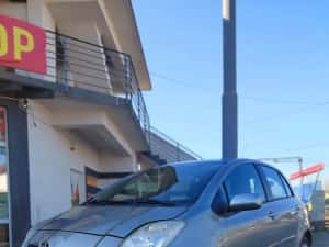 Toyota Yaris Automata , 1.3 benzina ! 88000 km reali ! Full — miniatura 1