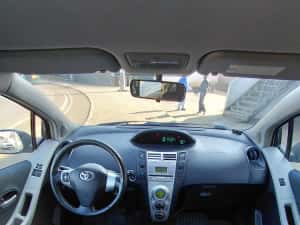 Toyota Yaris Automata , 1.3 benzina ! 88000 km reali ! Full — miniatura 2