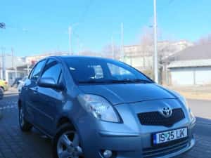Toyota Yaris Automata , 1.3 benzina ! 88000 km reali ! Full — miniatura 4