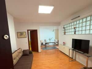 Central bachelor apartment for rent. Parking included. — miniatura 4
