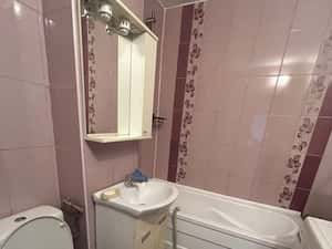 De inchiriat apartament cu 2 camere, balcon,etajul 2,mobilat si utilat — miniatura 4