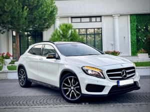 Mercedes Benz GLA 220d 4-Matic AMG Pack ! — miniatura 4