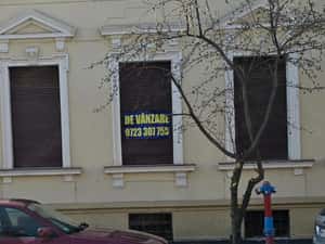 Vand ap 2 camere si dep, ultracentral , la curte comuna , 3 geamuri front stradal , reabilitata ext — miniatura 2