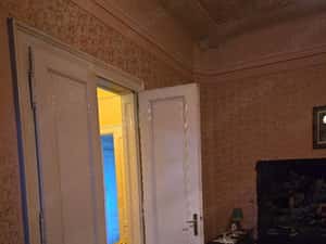 Vand ap 2 camere si dep, ultracentral , la curte comuna , 3 geamuri front stradal , reabilitata ext — miniatura 5