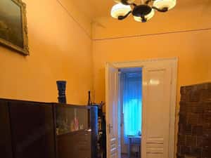 Vand ap 2 camere si dep, ultracentral , la curte comuna , 3 geamuri front stradal , reabilitata ext — miniatura 7