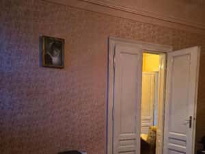 Vand ap 2 camere si dep, ultracentral , la curte comuna , 3 geamuri front stradal , reabilitata ext — miniatura 8