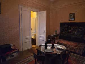 Vand ap 2 camere si dep, ultracentral , la curte comuna , 3 geamuri front stradal , reabilitata ext — miniatura 10