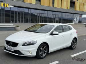 Volvo V40 2 litri euro 6 model R Design 2016 — miniatura 2