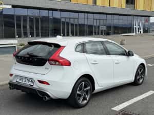 Volvo V40 2 litri euro 6 model R Design 2016 — miniatura 4