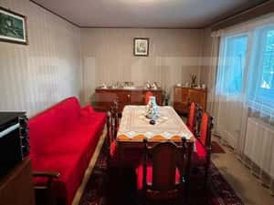 Apartament cu 3 camere, decomandate, boxa, centrala, zona Primaverii — miniatura 3