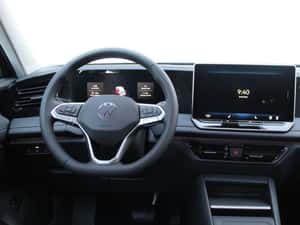 VOLKSWAGEN TIGUAN – SUV modern, perfect pentru familie — miniatura 7