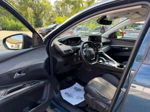 Peugeot 3008 1.6L 225 e-EAT8 Plug-in Hybrid Allure, 2022 — miniatura 6