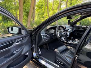 BMW Seria 7 750i xDrive Edition Exclusive M-sport — miniatura 6