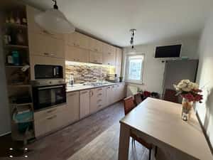 Apartament 2 camere, zona Gemenii — miniatura 1