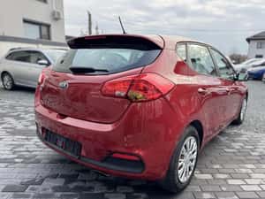 Kia cee'd 1.4 benzină 101 cp, vehicul second-hand — miniatura 3