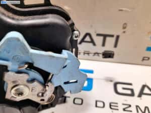 Broasca Incuietoare 9 Pini Usa Portiera Dreapta Fata Volkswagen Golf 5 2004 - 2008 Cod 3D2837016J 26J-3D2837016J — miniatura 4