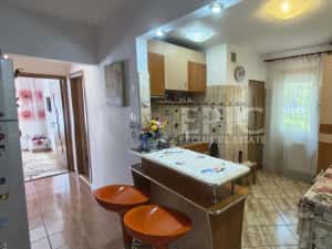 Apartament 3 camere/ Decomandat/ 2 Bai/ Parter/ Tudor