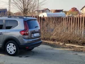 Vand Dacia jogger 7 locuri automată 1.6 benzina hybrid an 2024 — miniatura 9