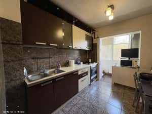 AP. 3 CAMERE P-TA SUDULUI, PARCARE ADP, CENTRALA PROPRIE,METROU 12 MIN — miniatura 3