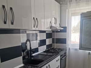 Inchiriez apartament 2 camere, zona club progresul. Braila — miniatura 5