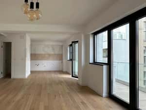 Apartament cu 3 camere singur pe etaj Polona