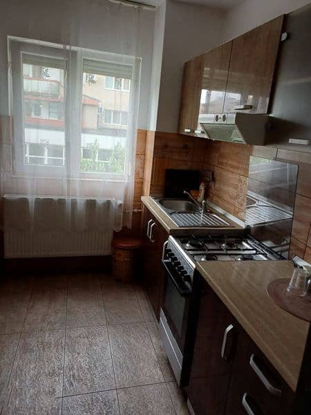Apartament cu 2 camere de inchiriat — fotografie 1 din 6