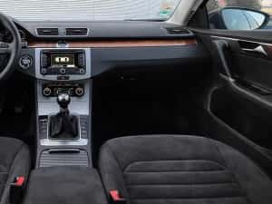 Vand Volkswagen Passat B7 inmatriculata RO 2.0TDI impecabila urgent — miniatura 3