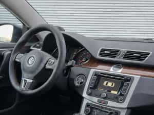 Vand Volkswagen Passat B7 inmatriculata RO 2.0TDI impecabila urgent — miniatura 5