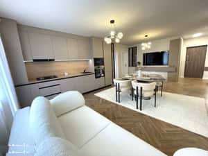 Proprietar vând ap 3 camere Florești, două băi, bloc cu lift — miniatura 2