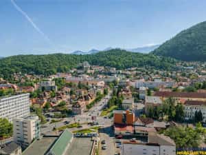 Distinctiv apartament, decomandat, 3camere, boxa, loc parcare, Central, Brasov