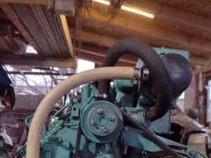Motor marin Volvo Penta MD2040 cu tablou de bord — miniatura 2