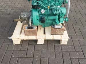 Motor marin Volvo Penta MD2040 cu tablou de bord — miniatura 6