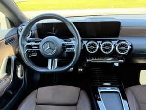 Mercedes-Benz CLA 180 Sport Coupe — miniatura 3