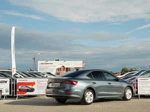 Skoda Octavia 2.0 TDI DSG Ambition — miniatura 4