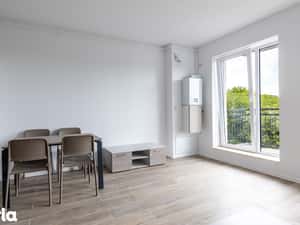 Garsoniera open space intima, etaj 8, cu balcon si priveliste in parc — miniatura 6